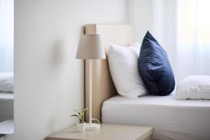 Postel nebo postele na pokoji v ubytování Aabach Hotel