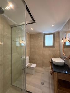 Koupelna v ubytování Ammokrinos Luxury Homes,150m from the beach