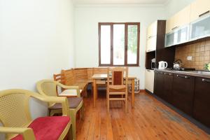 Kuchyň nebo kuchyňský kout v ubytování Hostel Osho