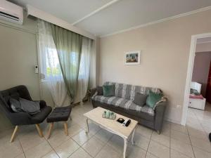 a living room with a couch and a table at La Famiglia Appartment in Perea