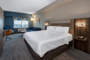 Postel nebo postele na pokoji v ubytování Holiday Inn Express & Suites Vaughan-Southwest by IHG + 29 fotografií