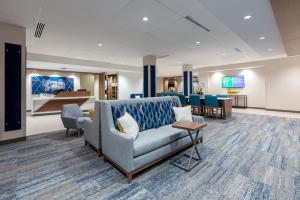 Posezení v ubytování Holiday Inn Express & Suites Vaughan-Southwest by IHG