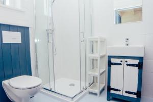 Koupelna v ubytování Fajne Miejsce Dębki + 24 fotografií