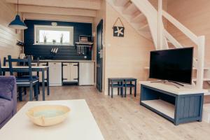 TV a/nebo společenská místnost v ubytování Fajne Miejsce Dębki