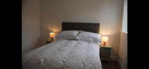 Ein Bett oder Betten in einem Zimmer der Unterkunft The Chequers