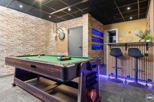 Billardbord på ViVi Homes - Villa Yara Pool, Sauna, Jacuzzi & Cinema