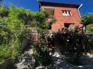 Ein Garten an der Unterkunft Wine House KNIAZ
