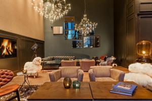 a living room with furniture and a fireplace at Motel One Glasgow in Glasgow