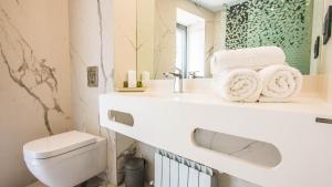 Ванная комната в Central Carol APARTHOTEL 2 +40 фотографий