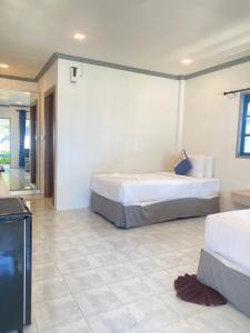 a hotel room with two beds and a bathroom at Sunset Beach Villas in Haad Rin