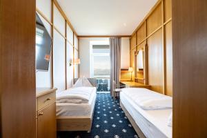 Rúm í herbergi á Sporthotel am Semmering
