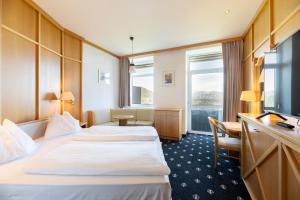 Rúm í herbergi á Sporthotel am Semmering