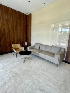 Posezení v ubytování Keis Place Tagaytay
