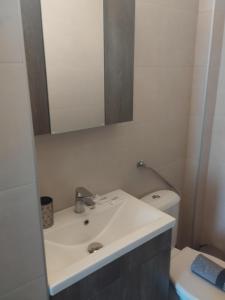 Photo de la galerie de l'établissement ANATOLI BEACH APARTMENTs LIGARIA, à Ligaria