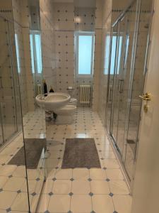 A bathroom at Guest Corso Italia