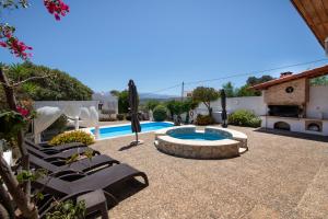 The swimming pool at or close to Villa Plumeria Flower