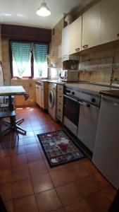 A kitchen or kitchenette at Surf Playa 1 línea