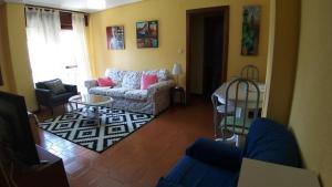 A seating area at Surf Playa 1 línea