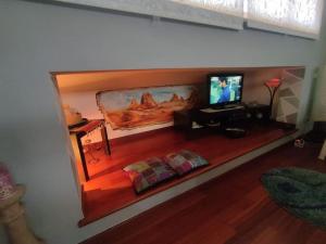 a living room with a flat screen tv and a couch at Appartamento Silvana Terme in Rapolano Terme