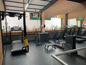 Fitness centrum a/nebo fitness zařízení v ubytování Hotel Torre Poblado