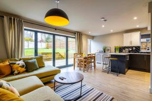 Η κουζίνα ή μικρή κουζίνα στο Modern home - great facilities-J26 M1 near IKEA