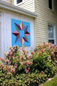 a painting of a star on the side of a house at Maison Bloomfield in Bloomfield
