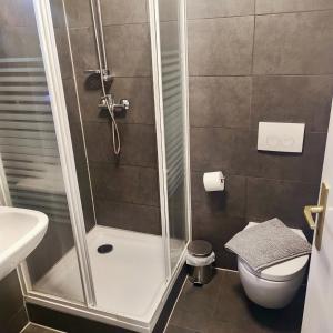 Ένα μπάνιο στο Harmony - 4 Schlafzimmer 2 Bäder Ganzes Apartement