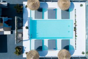 Kolam renang di atau dekat dengan Nalu Suites