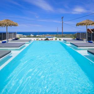 Kolam renang di atau dekat dengan Nalu Suites