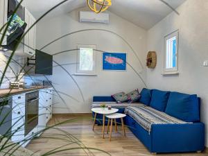 a living room with a blue couch and a table at Villa Grammy in Bol