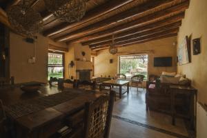 TV a/nebo společenská místnost v ubytování Aguaribay Tilcara