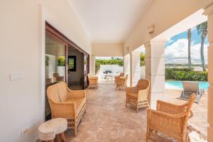 Πισίνα στο ή κοντά στο Seaside Bliss with pool and spectacular view