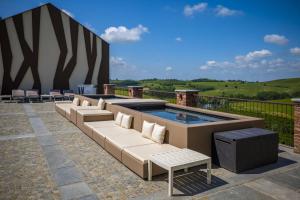 Bazén v ubytovaní Montalbera Wine Suites alebo v jeho blízkosti