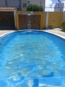 Bazén v ubytování Dani Hostel e Suítes nebo v jeho okolí