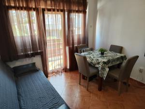 Postel nebo postele na pokoji v ubytování Apartments Ivo