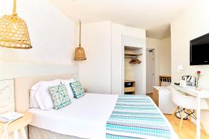 Кровать или кровати в номере Leonardo Royal Hotel Ibiza Santa Eulalia