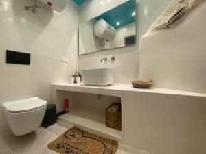 Phòng tắm tại Kalli's tranditional renovated house in Chora Ios