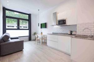Kuchnia lub aneks kuchenny w obiekcie LUR Apartments Getaria