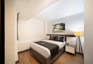 Postel nebo postele na pokoji v ubytování Bakırköy Zeugma Suit Otel