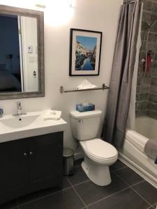 Et badeværelse på Condo de Jean et Chantale