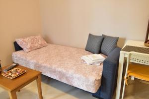 a small room with a bed and a table at Magenta in Igoumenitsa