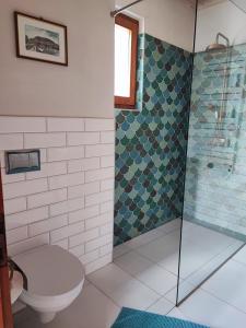 A bathroom at Veled Teljes Vendégház Badacsony