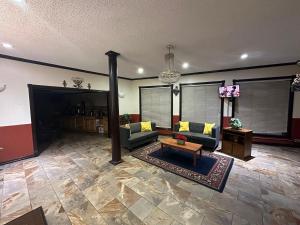 Posezení v ubytování Super 8 by Wyndham Athens TX
