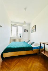 Posteľ alebo postele v izbe v ubytovaní Apartament z widokiem na Pałac i Kościół.