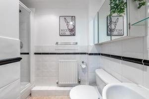 a white bathroom with a toilet and a sink at STN - Bishops's Stortford - Free Gated Parking - Two Bed Apartment - Perfect location for Stansted Airport in Bishops Stortford +15 photos