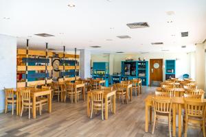 Reštaurácia alebo iné gastronomické zariadenie v ubytovaní Hotel YIT Ciudad de Elche
