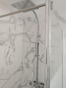 a shower with a glass door in a bathroom at Charmante maison 4 personnes proche de paris in Carrières-sous-Poissy