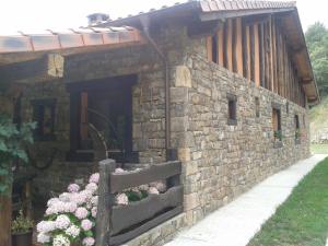 Gallery image of Apartamento Rustico El Cerezo in Lubayo
