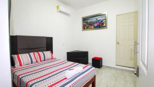 Un pat sau paturi într-o cameră la Hotel Vias Maya Bacalar