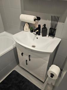 Ένα μπάνιο στο JD apartment +75 φωτογραφίες